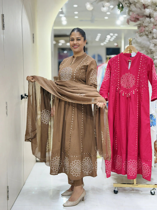 Bandhani Printed Cotton Kurta Pant Dupatta Set for Women